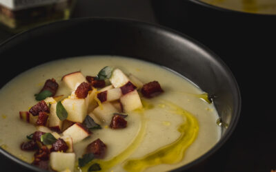 Jordskokkesuppe med chorizo og æble