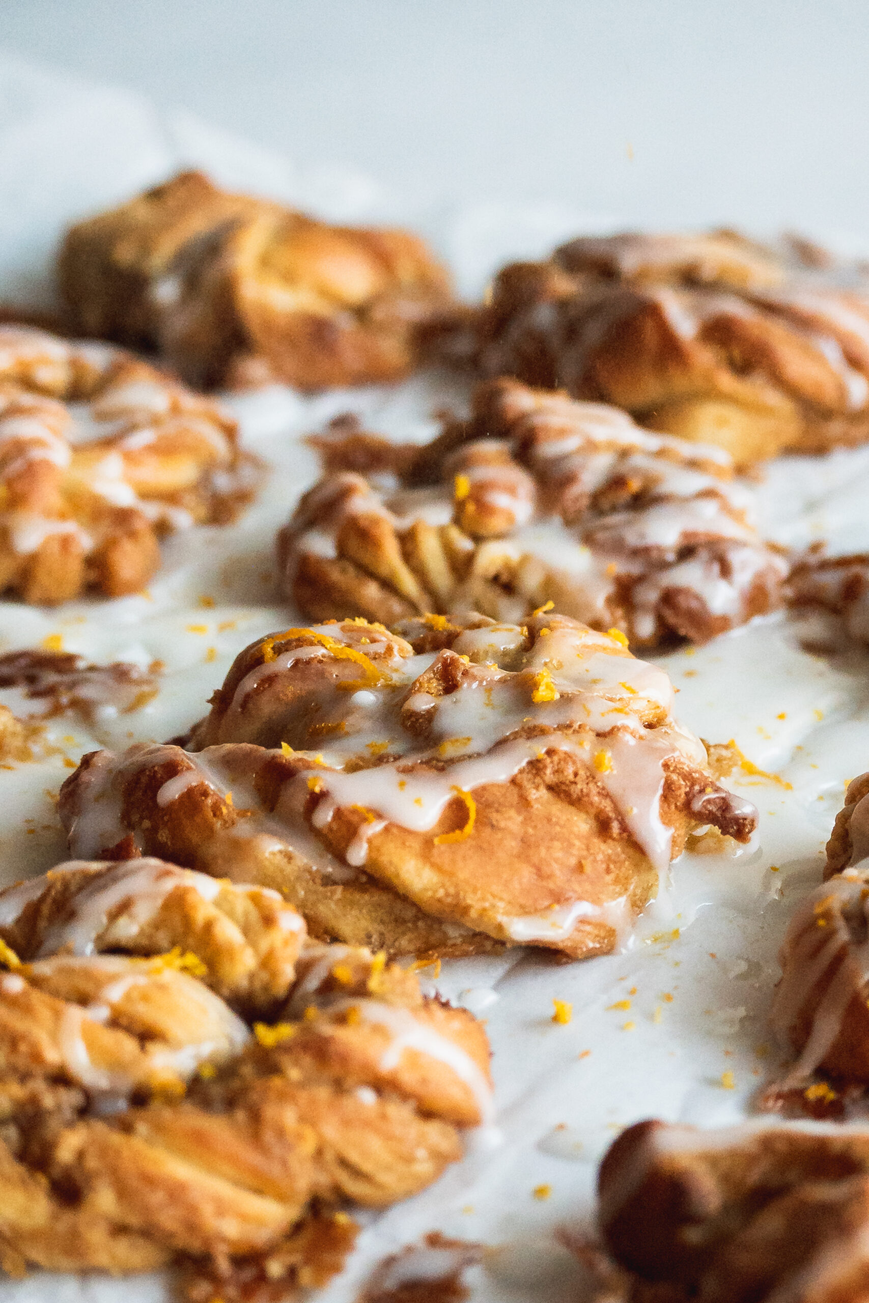 Kanelsnurrer med marcipan remonce og appelsin