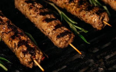 Græske oksekødsspyd – med krydderier, hvidløg og masser af smag