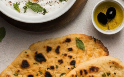 Mini-fladbrød over bål med Pesto Sommer og Vestjysk Urte- og Hvidløgsdip